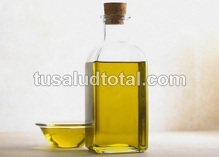 Remedios caseros para las estrías rojas: aceite de oliva