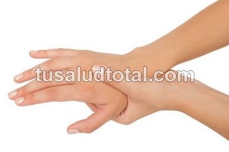 El entumecimiento de manos  puede ser un signo del STC