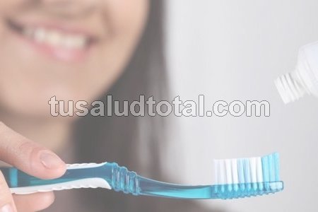 Cómo curar el mal aliento: usa un buen cepillo de dientes