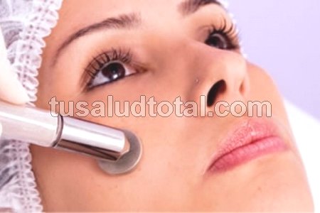Tratamientos dermatológicos para manchas en la cara: peeling facial
