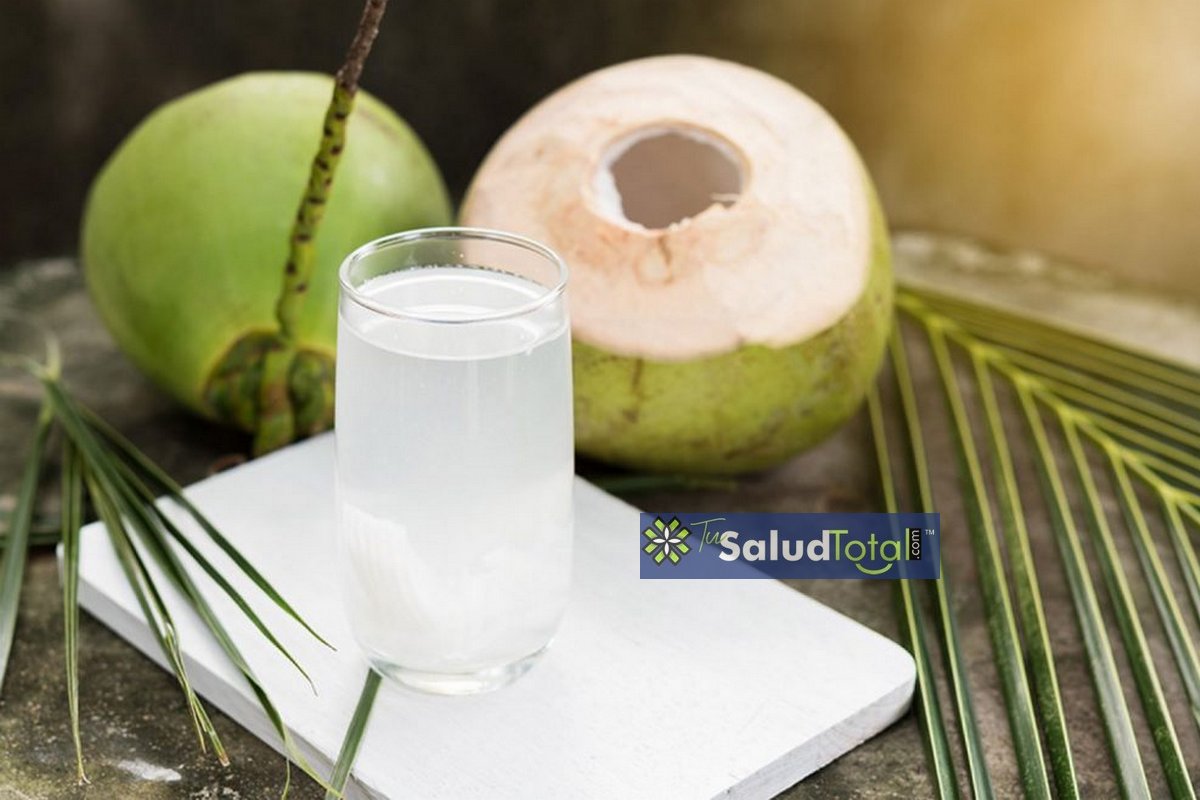 El agua de coco ayuda a combatir la celulitis