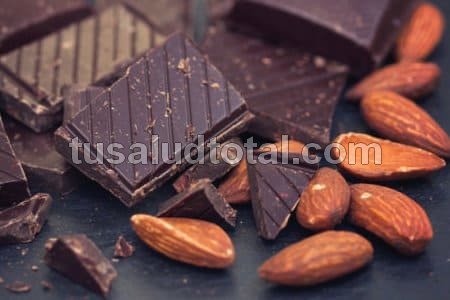 Chocolate y almendras (chocolate negro y colesterol)