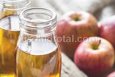 Tratamiento para el cabello seco y sin brillo: vinagre de sidra de manzana